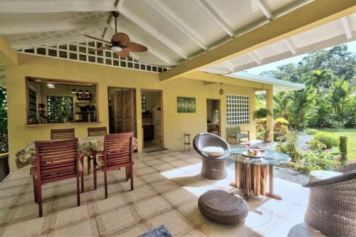 Chiguata House | Casa Mariposa 2 BR in Playa Chiquita