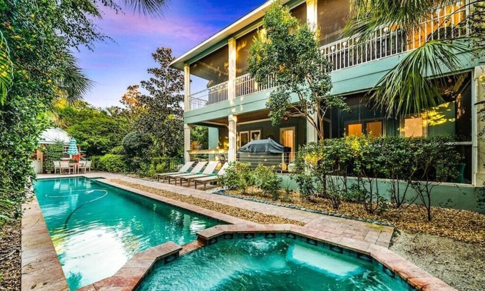 Anna Maria House | Casa Mariposa – AMI Luxury Retreat Steps to Beach & Pine Ave w/Pool & Spa