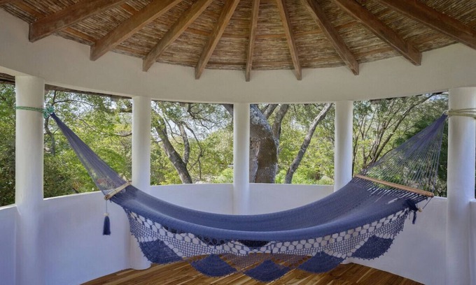 Playa Colorado House | Casa Marisombra: Fun amenities and just steps from the beach