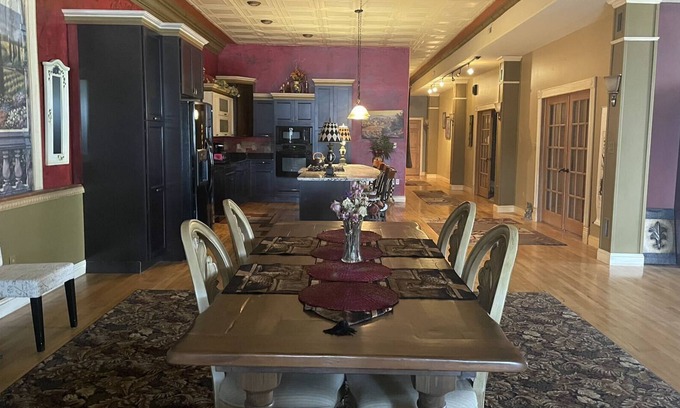 La Salle Apartment | Casa Mia Apartment 10 miles from starved rock