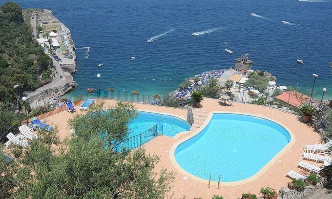 Marina di Puolo House | Casa Milli A: A cozy apartment situated on a promontory facing the sea.