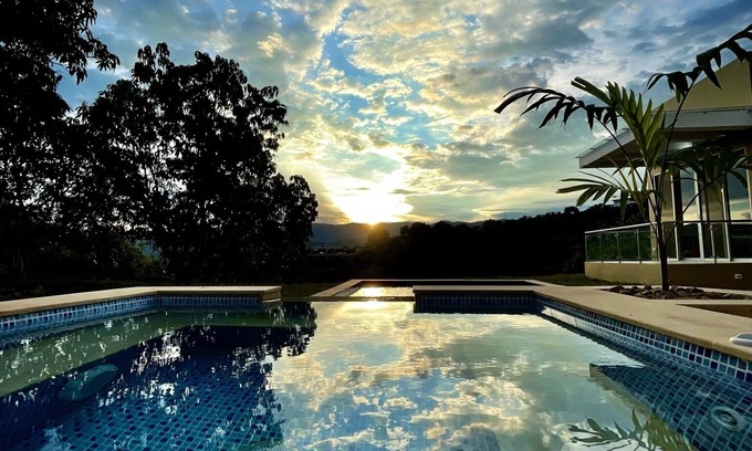 Anapoima House | Casa Moderna con Vistas Espectaculares en Anapoima