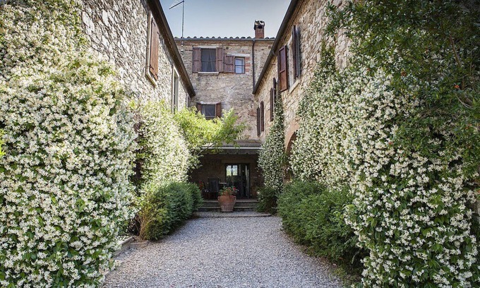Asciano House | Casa Monia B: A characteristic and welcoming apartment with the strong charachter which derives from it actually being a restored old mill, with Free WI-FI.