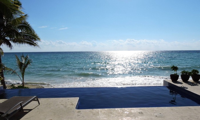 Playacar Fase I House | Casa Moskito, Oceanfront beautiful Villa, 150 Mbps