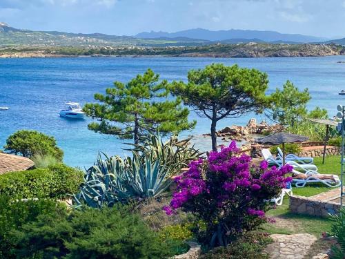 Villaggio Piras House | CASA MUGHETTO R5055 seafront, private sea access, swimming pool