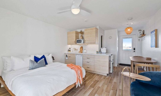 Hampton Apartment | Casa Oceana - Boutique Studio Condo w/Pool ☀️🏖🌊🐚