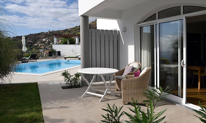 Arco da Calheta Apartment | Casa Oliva-Vista Mar2: Designer apartment garden level, top location, heated pool