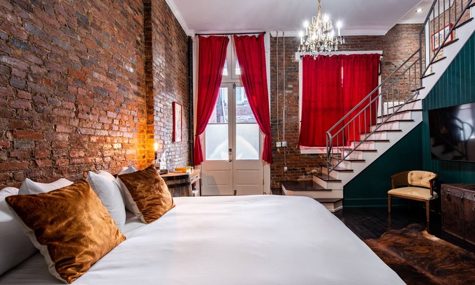 Downtown Louisville Condo | Casa Omara ~ Heart of Downtown/Nulu! ~ 3 King Beds