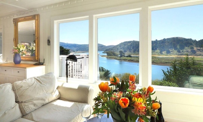 Jenner House | Casa Panama 2 to 3 Bedroom Options by the Sea