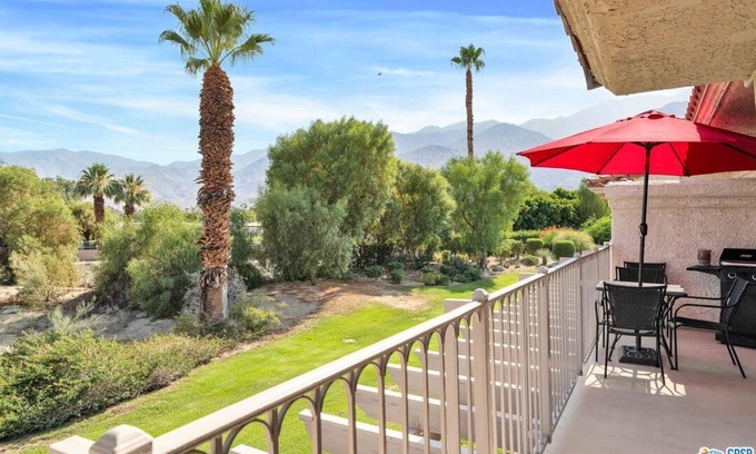 Tahquitz River Estates Condo | Casa Parocela - Lovely Condo in the Heart of Palm Springs - Permit #9475