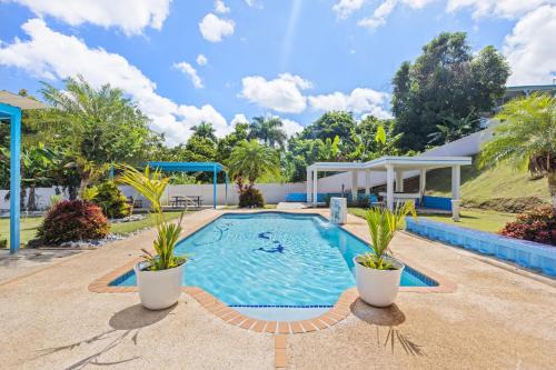 Navarro Villa | Casa Pausa Serene Mountain Retreat With Pool