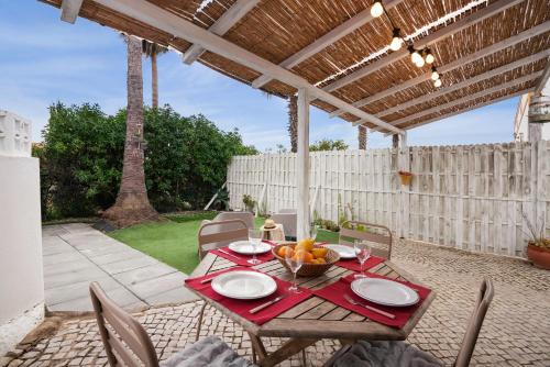 Medronhal House | Casa Pedra Rosa - Vinhas De Nexe