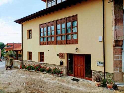 Cue House | Casa Pelayin