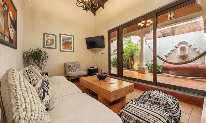 Antigua Guatemala House | Casa Piawi- Center of Antigua 4 blocks Central Park