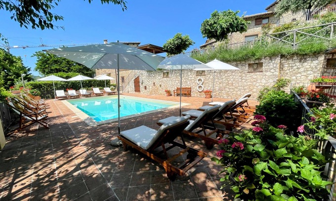 Strettura Apartment | Casa Piscina sleeps 5, very pretty garden - next to pool - wifi - air con