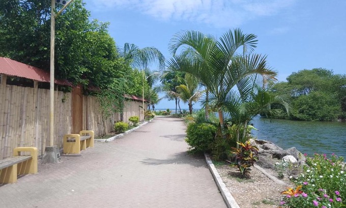 Ecuadorian Amazon Apartment | Casa playa Manglaralto