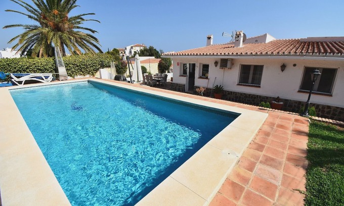 Torreblanca House | Casa Raven, Villa with pool walking distance to Fuengirola Beach & Train!