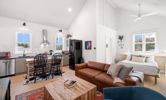 Historic Ybor Apartment | Casa Romeo | Gorgeous Ybor Apt, Steps to 7th Ave