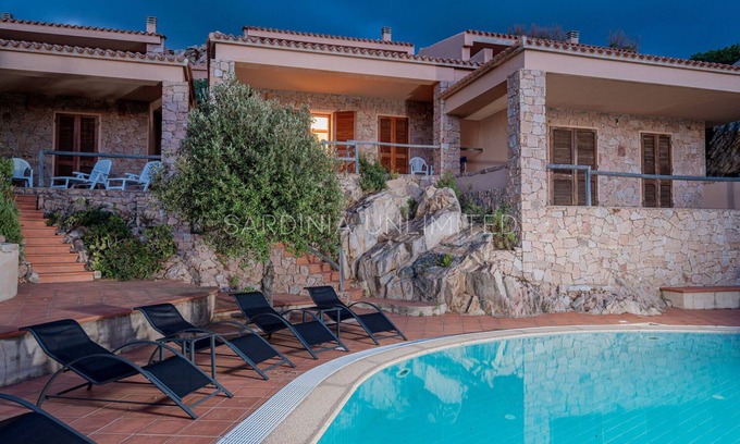 Costa Paradiso Villa | Casa Rosa Gialla: holiday house with pool, 5 persons, near the sea