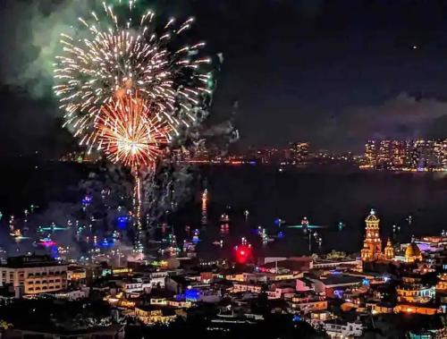 Alta Vista Apartment | Casa Ruby Mae, BEST NYE Fireworks-Heart of Romantic Zone