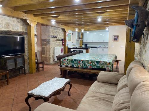Valle de Santibanez House | Casa Rural Los Pilones
