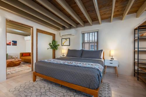 Santa Fe House | Casa Saint Francis- King Bed-Patio & Fire Pit -2BR