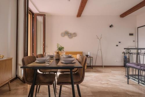 Historic Center Apartment | Casa San Carlo by Studio Vita