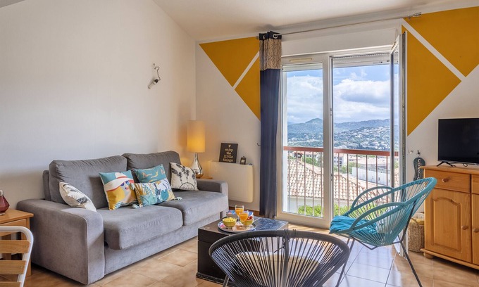 L'Ile-Rousse Apartment | Casa Sémaphore, studio renovated, air-conditioned, with sea view