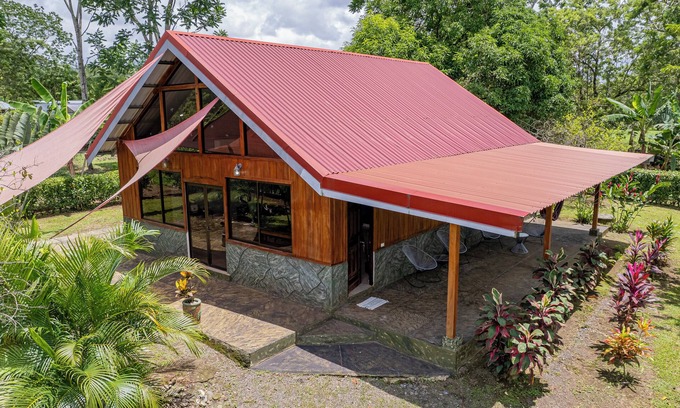 Agonia House | Casa Sloth, enchanting private house near La Fortuna.