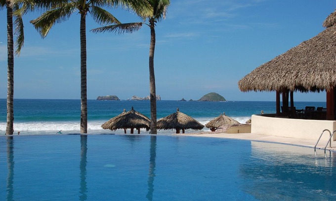 Ixtapa Condo | Casa Spadaro - Luxury Amara Beachfront Penthouse with private rooftop terrace