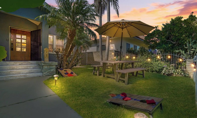 Eastside House | Casa Teresa/3B2ba/8 Guests/PacMan Arcade Machine/Beach is 1 mile/1 FREE Parking