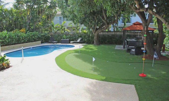 The Roads House | Casa Three Mangos