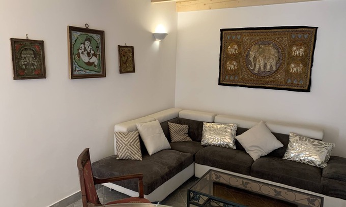 La Chapelle-de-Guinchay House | Casa Traian