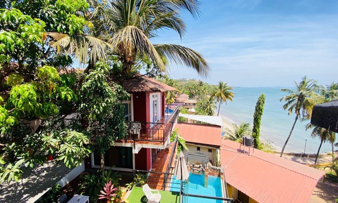Dona Paula Hotel | Casa Tropicana