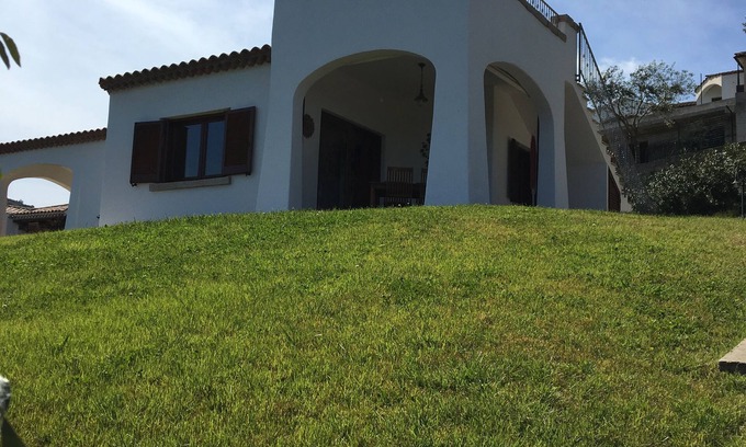 Budoni House | Casa Vacanze con uso Piscina Condominiale