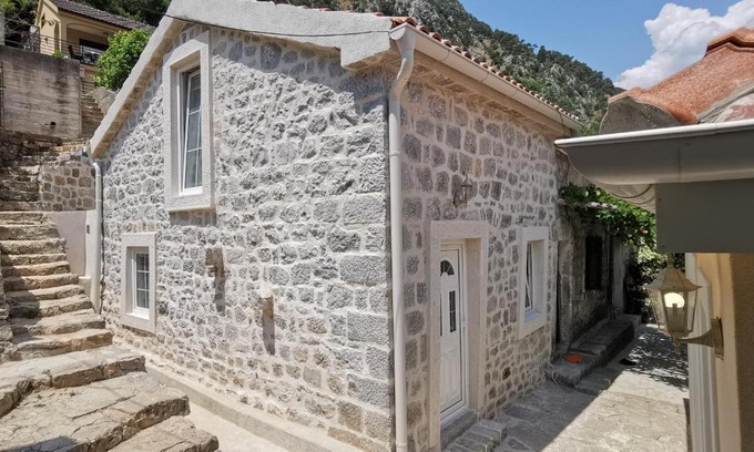 Skaljari House | Casa Vecchia