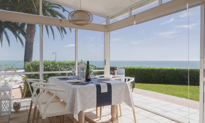 Vinaros House | Casa Vesalia a 1a línea de mar con A/A y Wi-Fi.
