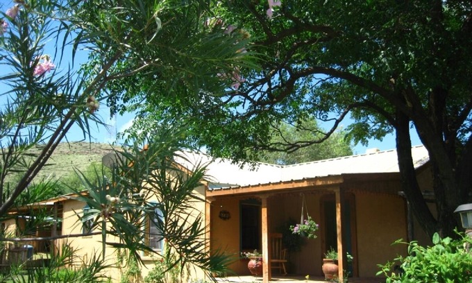 Alpine House | Casa Vida - Lyle Lovett Wrote 3 Songs Here!