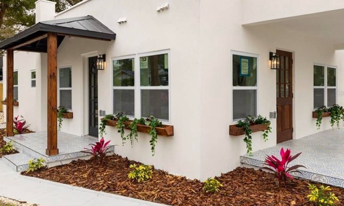 Tampa Heights House | Casablanca Retreat Hot Tub, Bikes & Chill Vibes in The Heights
