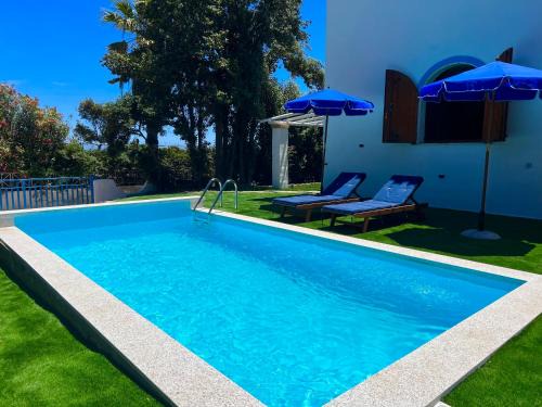 Sarroch Villa | Casale fronte mare - villa with swimming pool in front of the beach
