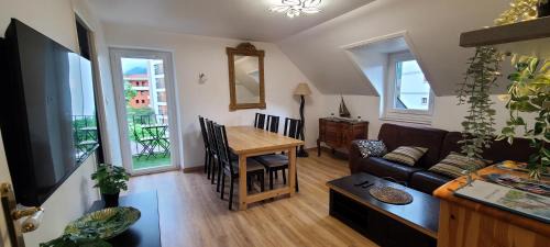 Annecy-le-Vieux Apartment | CasaMoro Albigny : détente à 2 pas du lac d'Annecy