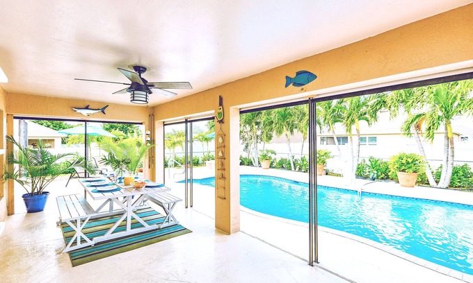 Pelican House | Casas Mañana Vacation Rental Cape Coral, FL - Your Rental Home of Tomorrow