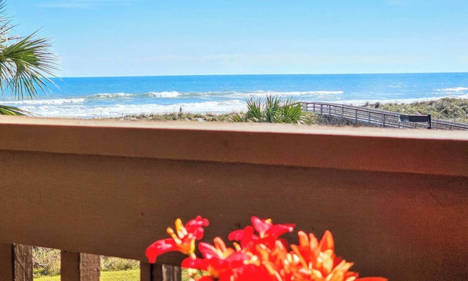 St. Augustine Beach Condo | "Casatawaves" Ocean View Villa🌴Awesome Resort Pools! Trolley!
