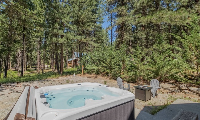 Leavenworth Cabin | Cascade Adventure-Hot Tub, ROKU, Firepit, BBQ