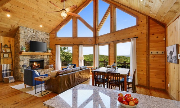 Morganton Cabin | Cascading View Lodge♡ Mtn Views, hot tub, fire pit, < 20 min from Blue Ridge