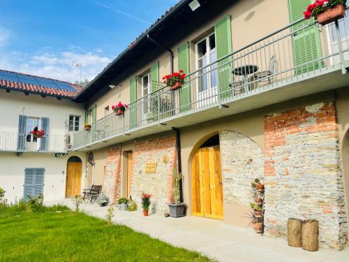 Rodello House | Cascina Piandamiane, soggiorno sostenibile e charme d'epoca nella natura delle Langhe