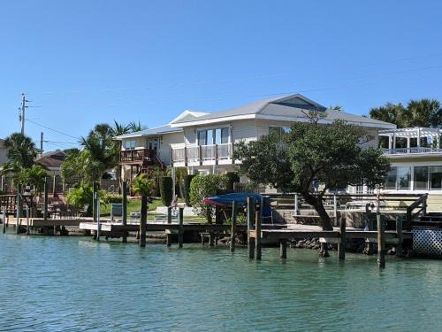 Nokomis Villa | Casey Key 2-Bedroom Penthouse
