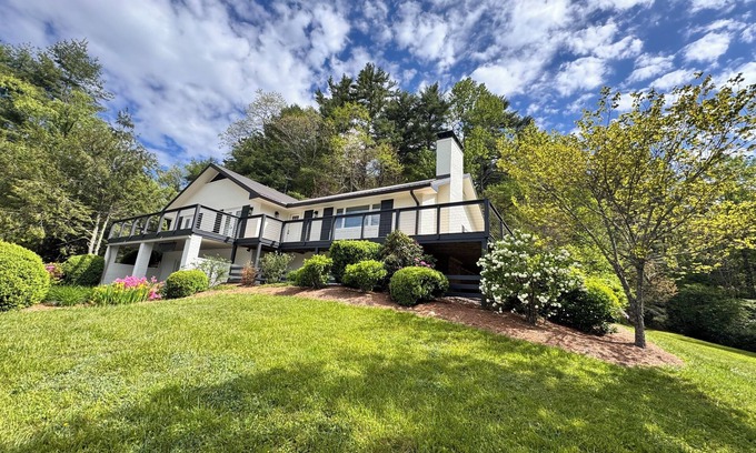 Cashiers House | Cashiers downtown getaway