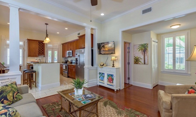 Downtown Condo | *CASITA ANGELITA @ OLD TOWN* Historic Condo by Duval + LAST KEY SERVICES.