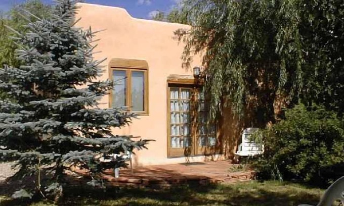 Arroyo Seco House | Casita Bella -clubhous pool tennis hot tub internet stream deck patio privacy